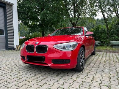 Gebraucht BMW 114 102 PS (75 kW) 2013 Rot Kleinwagen