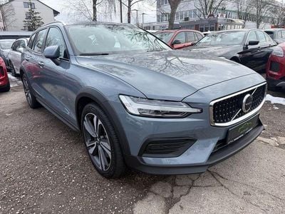 Grau Gebraucht 2022 Volvo V60 CC Plus Kombi | 36.990 € (Fairer Preis)