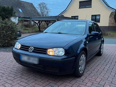 Blau Gebraucht 2001 VW Golf IV Kleinwagen | 2.199 € (Fairer Preis)