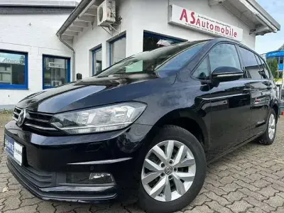Gebraucht VW Touran S 116 PS (85 kW) 2017 Deep black perleffekt Van / Kleinbus