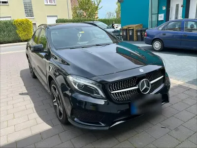 Second-hand Mercedes GLA250 AMG line 211 CP (155 kW) 2017 Negru SUV