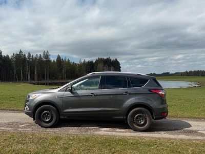 Gebraucht Ford Kuga Titanium 150 PS (110 kW) 2017 Grau SUV