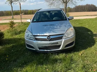 Usata Opel Astra 110 CV (80 kW) 2008 Station wagon