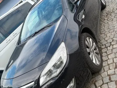 Gebraucht Opel Astra Edition 120 PS (88 kW) 2011 Schwarz Kombi