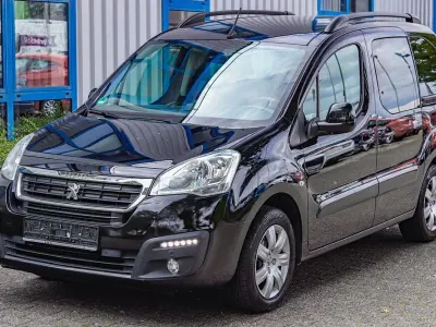 Gebraucht Peugeot Partner Tepee 110 PS (80 kW) 2018 Schwarz Van / Kleinbus