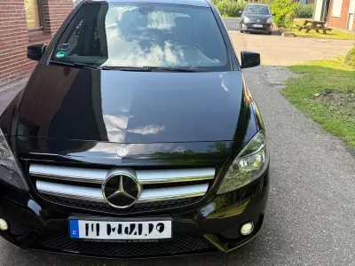 Gebraucht Mercedes B200 156 PS (114 kW) 2013 Schwarz Kleinwagen