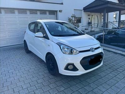 Gebraucht Hyundai i10 YES! 67 PS (49 kW) 2016 Weiß Kleinwagen