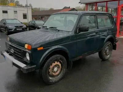 Gebraucht Lada niva 83 PS (61 kW) 2018 Grün SUV