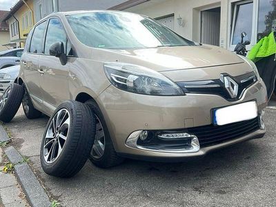 Gold Gebraucht 2015 Renault Scénic III Bose Edition Van / Kleinbus | 4.777 € (Fairer Preis)