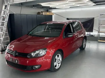 Gebraucht VW Golf VI 105 PS (77 kW) 2010 Rot Kleinwagen