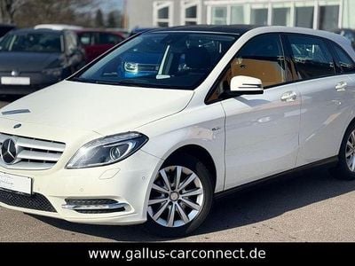 Gebraucht Mercedes B200 136 PS (100 kW) 2012 Weiß Van / Kleinbus