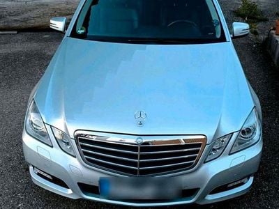 Grau Gebraucht 2011 Mercedes E200 Avantgarde Kombi | 9.499 € (Fairer Preis)