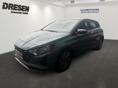 Gebraucht Hyundai i20 Trend 101 PS (74 kW) 2024 Gruen Kleinwagen