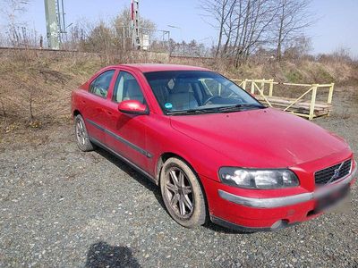 Gebraucht Volvo S60 130 PS (95 kW) 2002 Rot Limousine