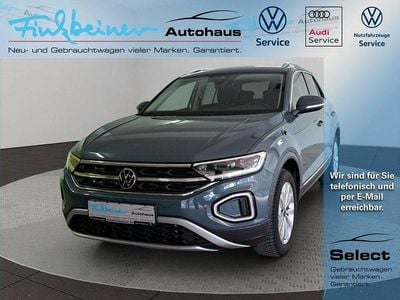 Second-hand VW T-Roc Style 150 CP (110 kW) 2023 Albastru SUV