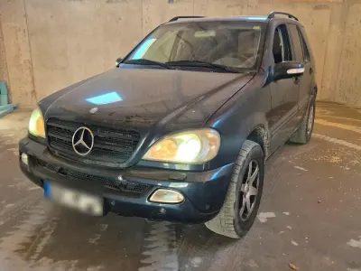 Usado Mercedes ML270 Edition 163 HP (119 kW) 2004 Preto SUV