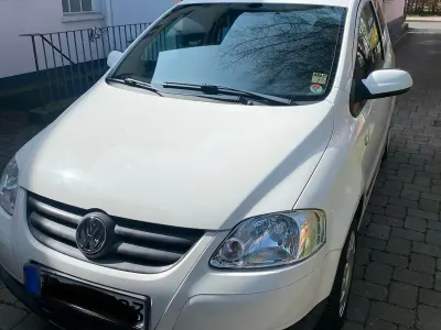 Gebraucht VW Fox 54 PS (39 kW) 2008 Weiß Kleinwagen