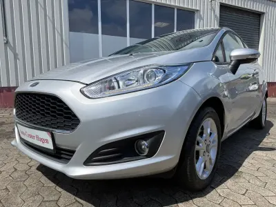 Gebraucht Ford Fiesta Celebration 80 PS (58 kW) 2016 Silber Kleinwagen