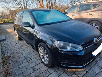 Gebraucht VW Golf VII LOUNGE 110 PS (80 kW) 2015 Schwarz Limousine