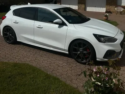 Gebraucht Ford Focus ST 280 PS (205 kW) 2020 Weiß Limousine
