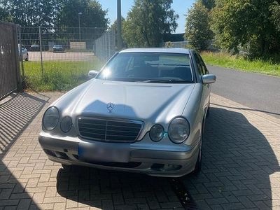 Mercedes E200