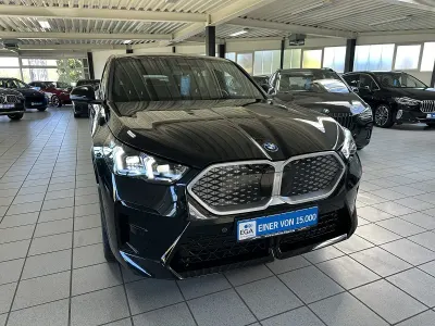 Gebraucht BMW iX2 M Sport 150 kW (204 PS) 2024 Schwarz metallic SUV