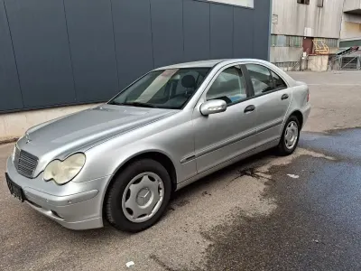 Gebraucht Mercedes C180 143 PS (105 kW) 2004 Silber Limousine
