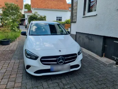 Gebraucht Mercedes B180 116 PS (85 kW) 2019 Weiß Van / Kleinbus