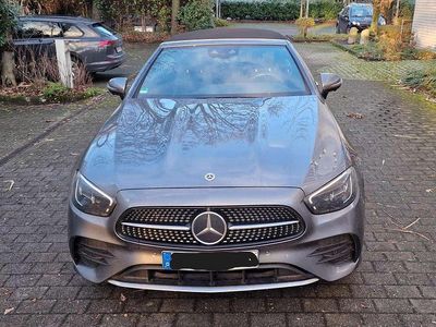 Grau Gebraucht 2023 Mercedes E200 AMG Cabrio | 55.900 € (Teuer)