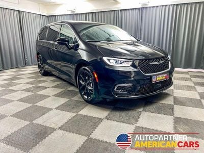 Schwarz Neu 2025 Chrysler Pacifica SUV | 57.990 €