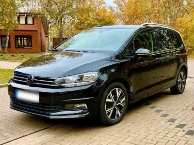 Gebraucht VW Touran Comfortline 150 PS (110 kW) 2024 Schwarz Van / Kleinbus