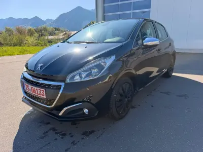Usata Peugeot 208 Allure 110 CV (80 kW) 2017 Nero Utilitaria