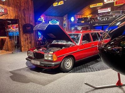 Usata Mercedes E230 136 CV (100 kW) 1982 Rosso Station wagon