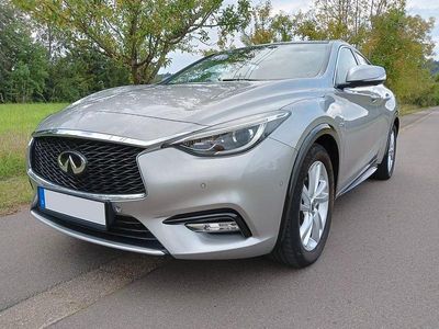 Gebraucht Infiniti Q30 170 PS (125 kW) 2016 Silber Kleinwagen