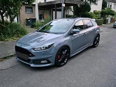 Gebraucht Ford Focus ST 185 PS (136 kW) 2015 Grau Limousine