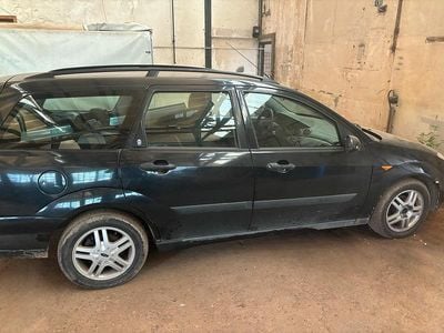Schwarz Gebraucht 2001 Ford Focus Ghia Kombi | 1.350 € (Etwas zu teuer)