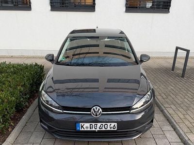 Grau Gebraucht 2018 VW Golf Trendline Limousine | 10.900 € (Guter Preis)