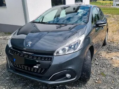 Gebraucht Peugeot 208 82 PS (60 kW) 2017 Grau Kleinwagen