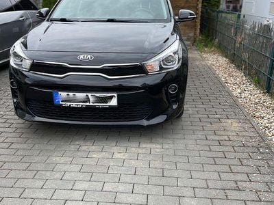 Second-hand Kia Rio DREAM-TEAM Edition 84 CP (61 kW) 2017 Negru Berlinǎ