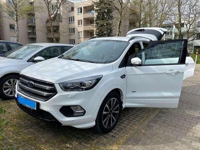 Używany Ford Kuga ST-Line 175 KM (128 kW) 2018 Biały SUV