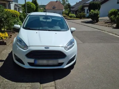 Gebraucht Ford Fiesta SYNC Edition 101 PS (74 kW) 2014 Weiß Kleinwagen