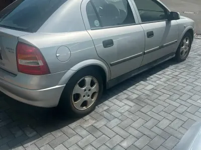 Gebraucht Opel Astra 101 PS (74 kW) 1999 Silber Limousine