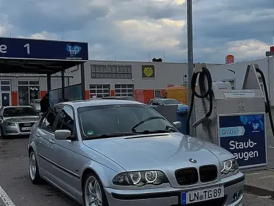 Gebraucht BMW 318 Basis 118 PS (86 kW) 1998 Silber Limousine