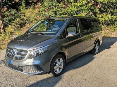 Mercedes V220