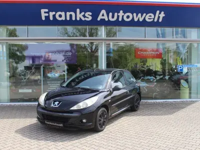 Gebraucht Peugeot 206+ Basis 60 PS (44 kW) 2010 Schwarz Kleinwagen