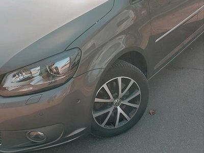 Gebraucht VW Touran Highline 140 PS (102 kW) 2015 Grau Van / Kleinbus