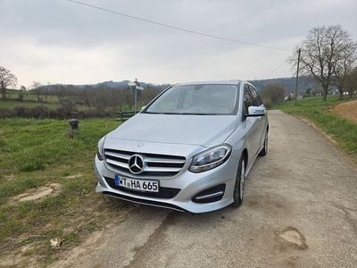 Gebraucht Mercedes B180 109 PS (80 kW) 2015 Silber Van / Kleinbus