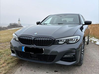 Grau Gebraucht 2020 BMW 330e M Sport Limousine | 27.990 € (Etwas zu teuer)