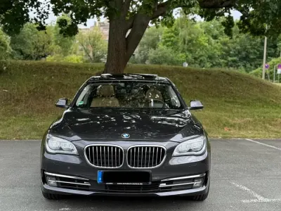 Gebraucht BMW 740 Performance 313 PS (230 kW) 2012 Grau Limousine