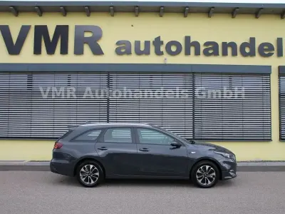 Neu Kia Ceed Sportswagon 140 PS (102 kW) 2025 Grau Kombi